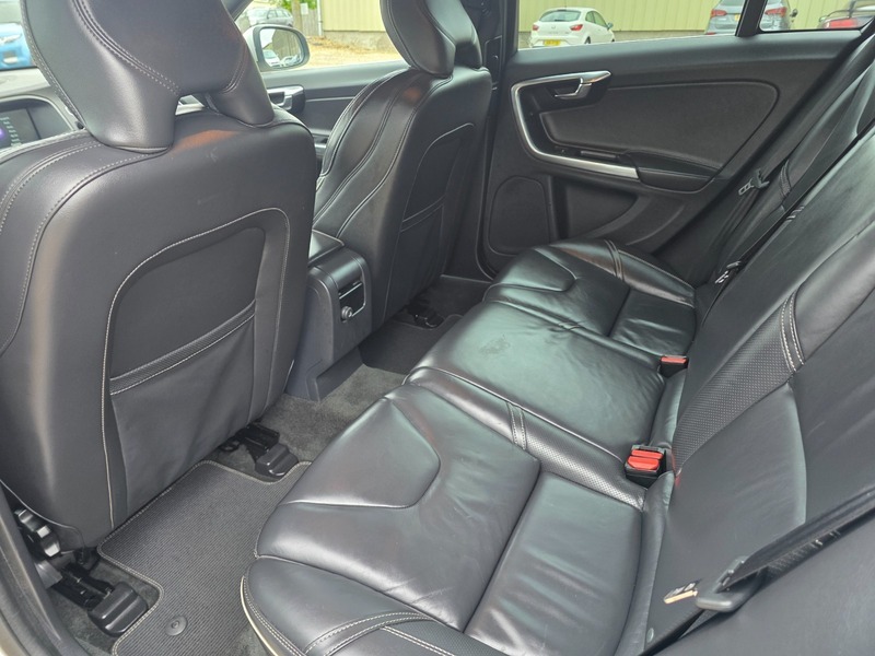 Volvo V60 Estate Black #27