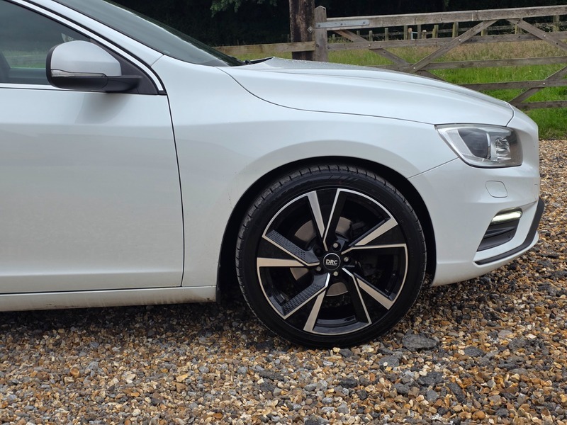 Volvo V60 D4 R-design Nav White #3