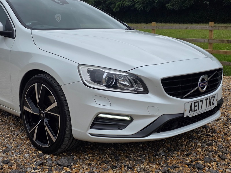 Volvo V60 D4 R-design Nav White #2