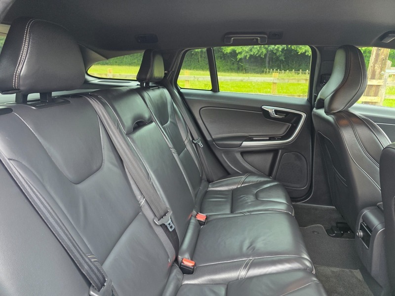 Volvo V60 Estate Black #26