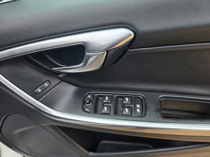 Volvo V60 Estate Black #17