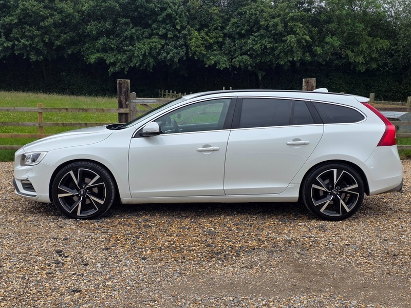 Volvo V60 Estate Black #12