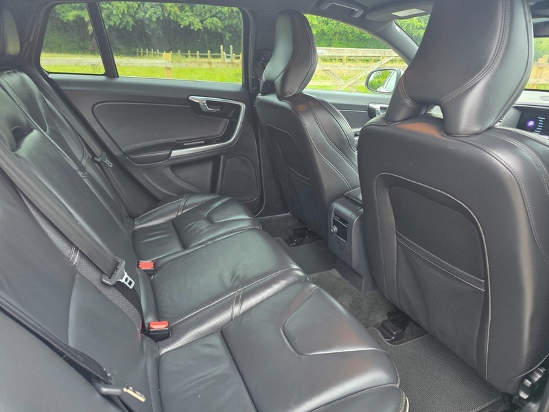 Volvo V60 Estate Black #25