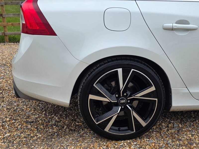Volvo V60 D4 R-design Nav White #5