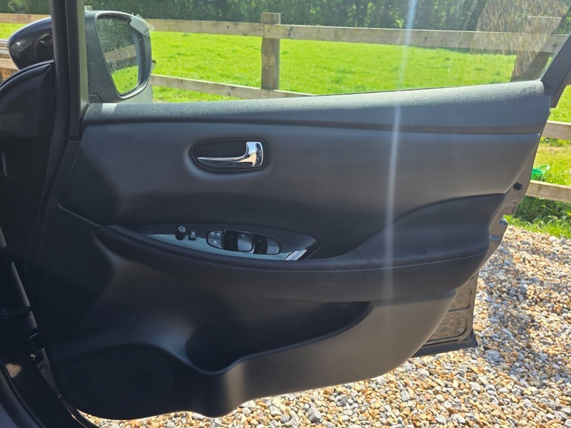 Nissan Leaf Tekna Black #33