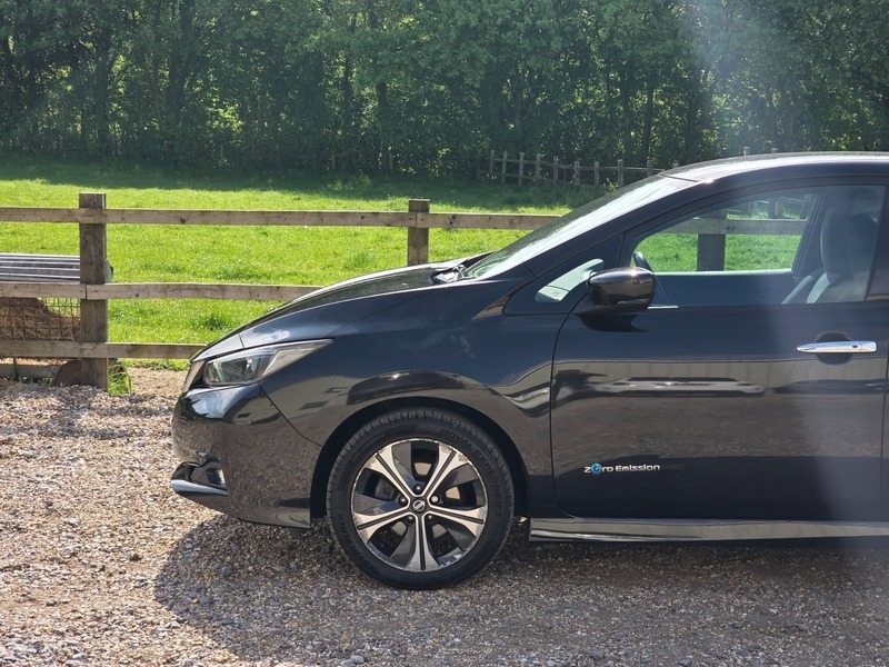 Nissan Leaf Tekna Black #12