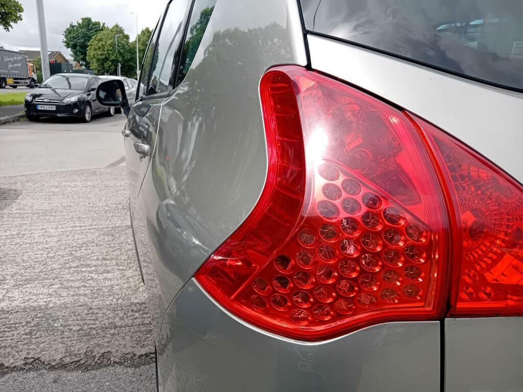 Peugeot 3008 Hatchback Silver #30