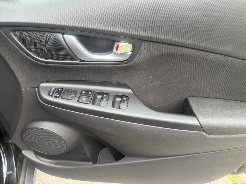 Hyundai Kona Premium Red #25