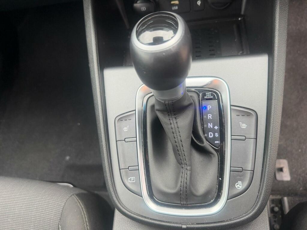 Hyundai Kona Premium Red #23