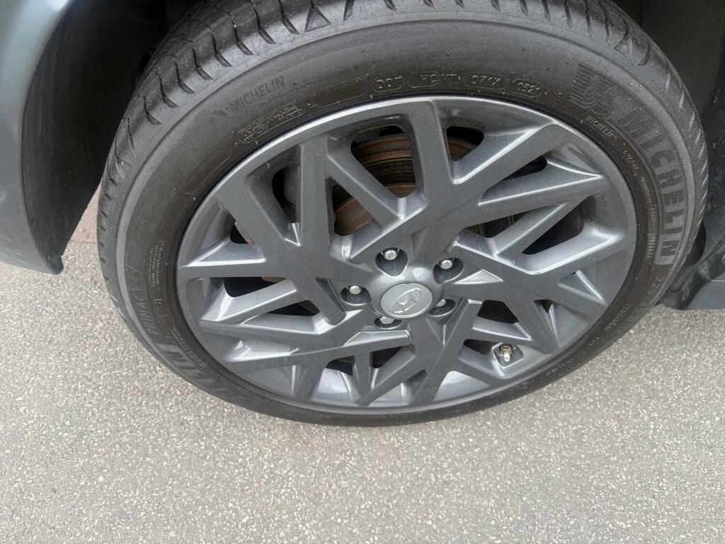 Hyundai Kona Premium Red #27