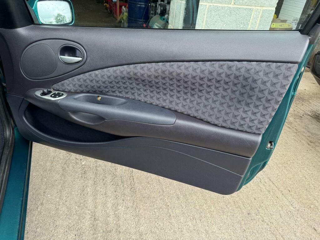 Ford Puma 1.6 Silver #36