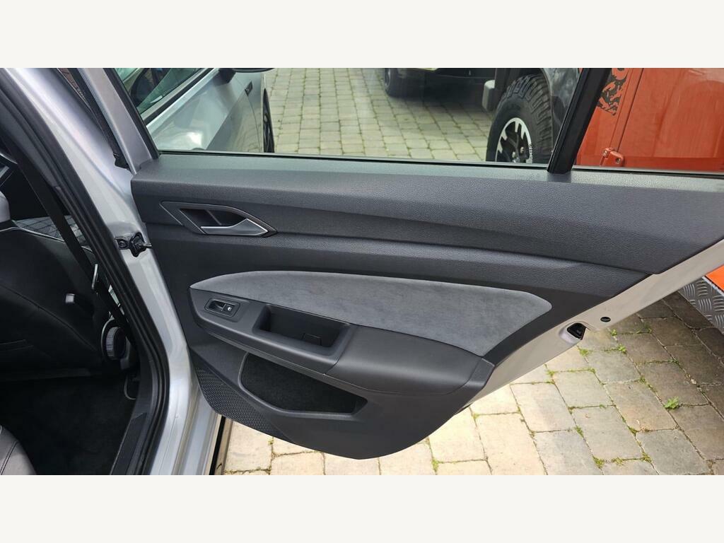 Volkswagen Golf 202121, 1.5 Tsi 150 Life Red #15
