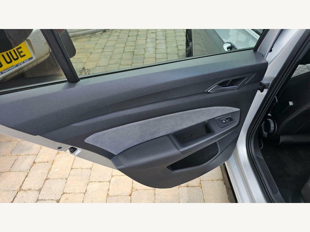 Volkswagen Golf 202121, 1.5 Tsi 150 Life Red #14