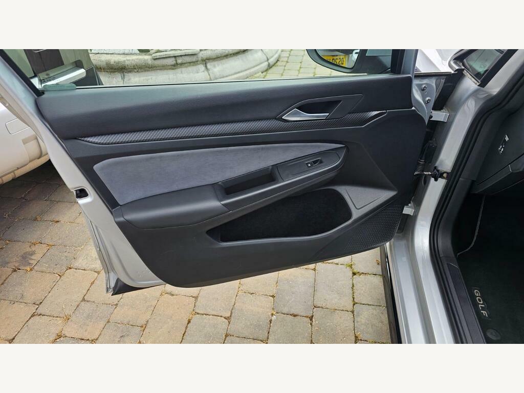 Volkswagen Golf 202121, 1.5 Tsi 150 Life Red #4