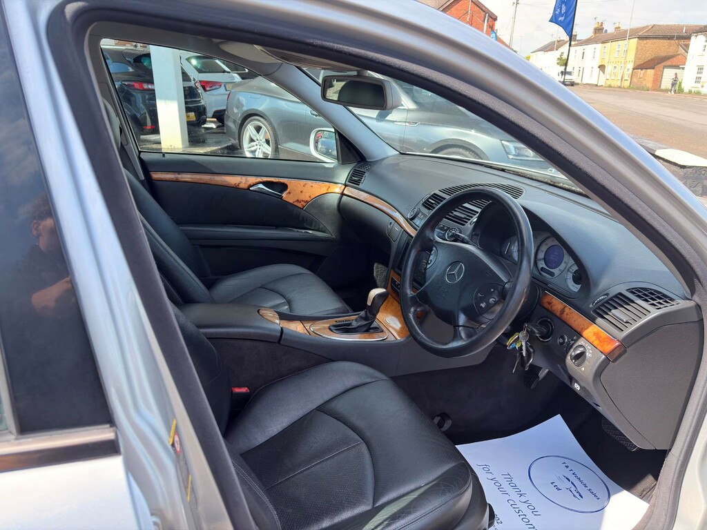 Mercedes-Benz E Class 2.6 E240 Elegance Silver #26