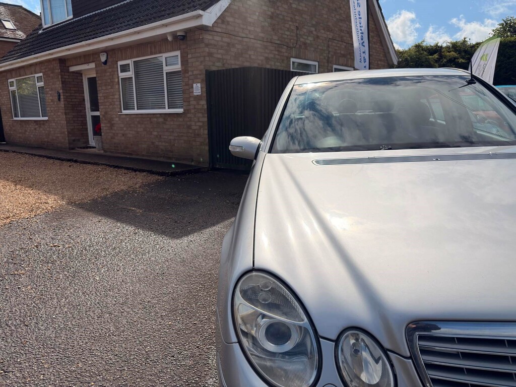 Mercedes-Benz E Class 2.6 E240 Elegance Silver #14
