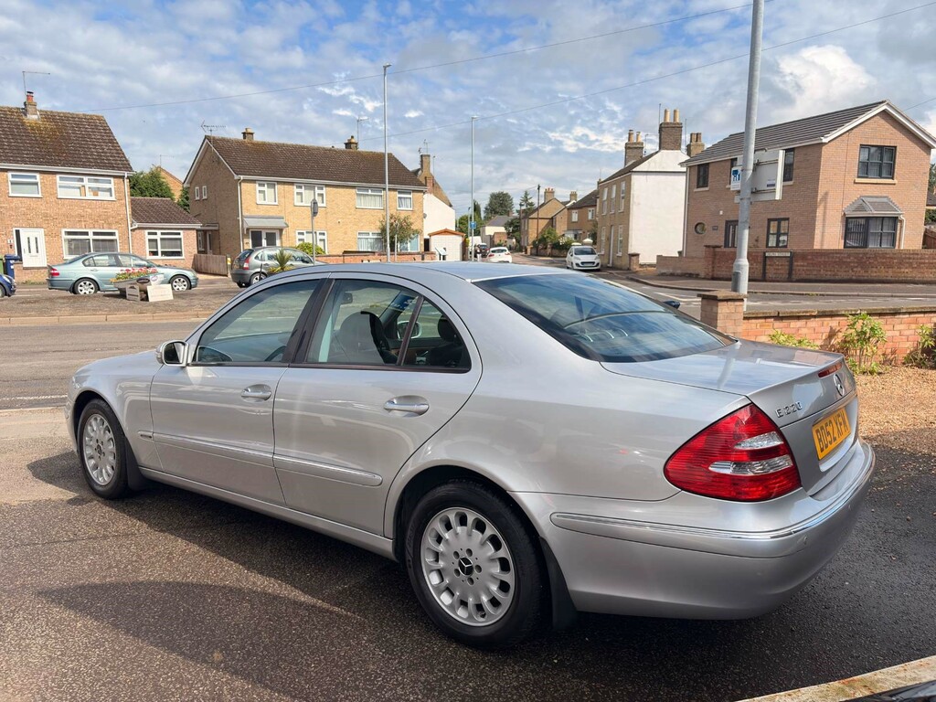 Mercedes-Benz E Class 2.6 E240 Elegance Silver #9