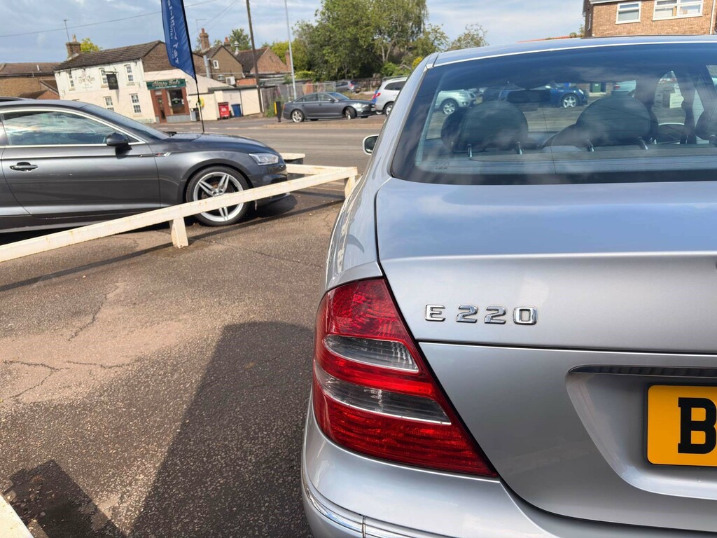 Mercedes-Benz E Class 2.6 E240 Elegance Silver #17