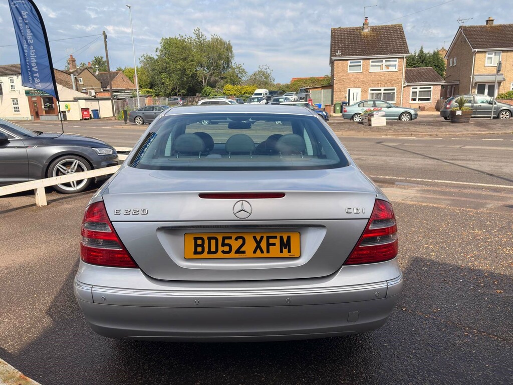 Mercedes-Benz E Class 2.6 E240 Elegance Silver #8