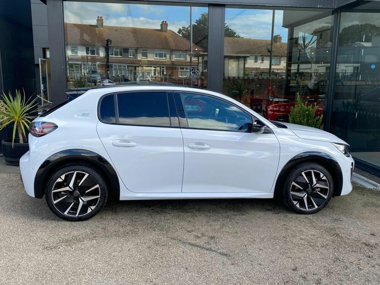 Peugeot e-208 51Kwh Gt Premium 7.4Kw Charger GY75FHO White #4