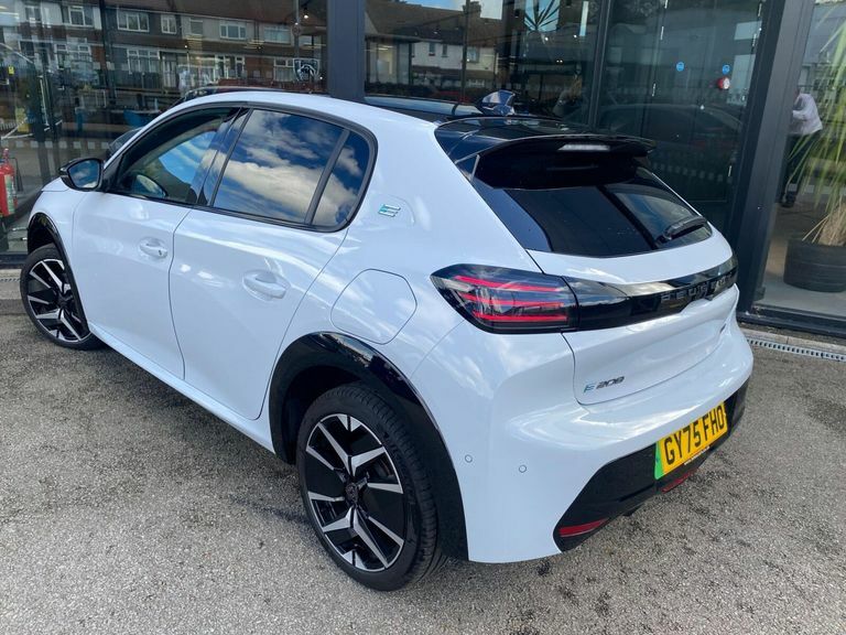 Peugeot e-208 51Kwh Gt Premium 7.4Kw Charger GY75FHO White #3