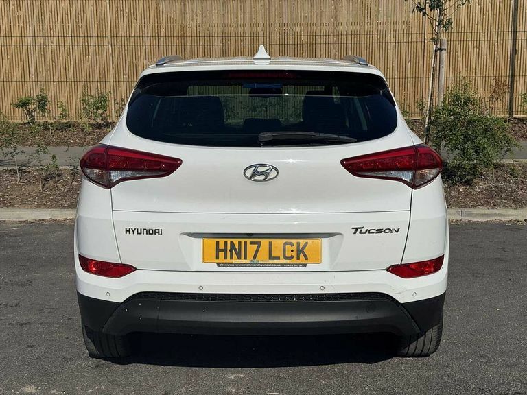 Hyundai Tucson 1.7 Crdi Blue Drive Premium 2Wd Dct HN17LCK White #3