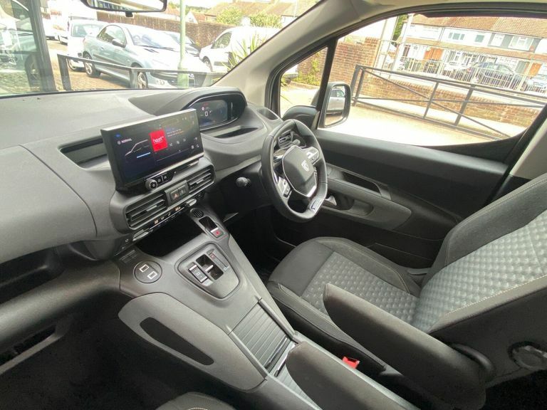 Peugeot e-Rifter 52Kwh Gt Long Mpv 7.4Kw Charger Black #2