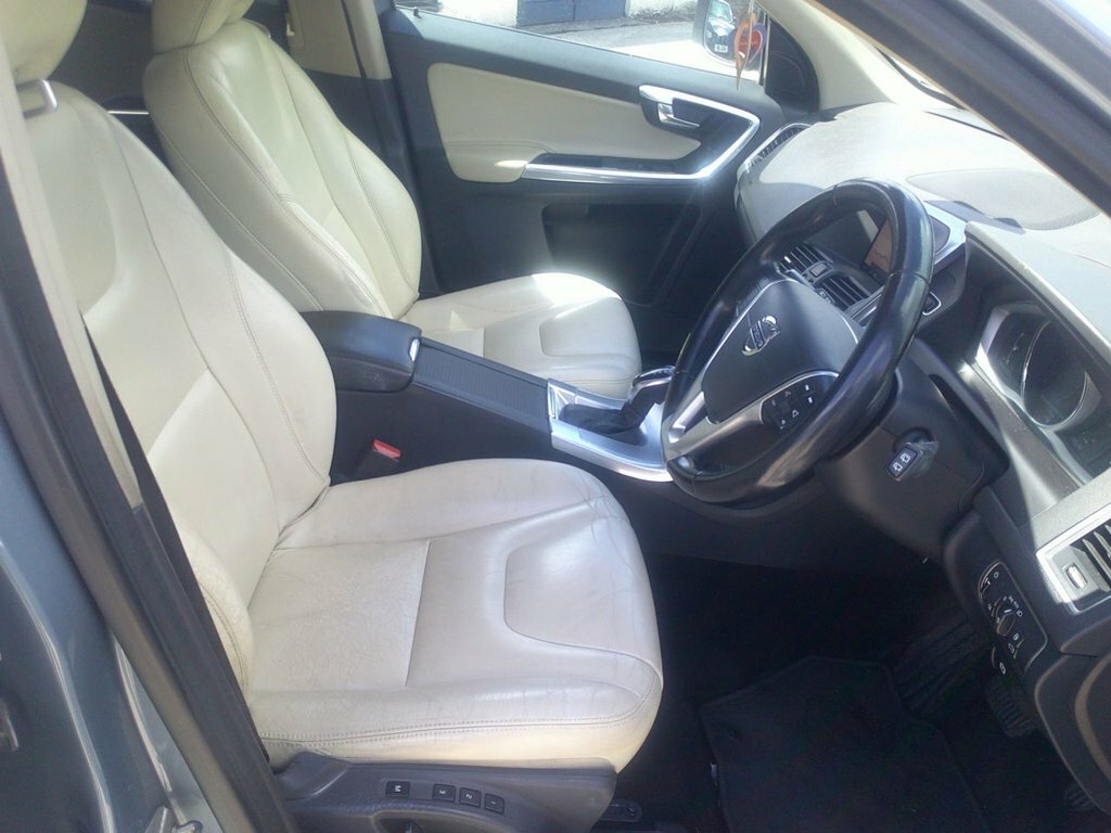 Volvo XC60 2.4L Se Lux Nav Blue #5