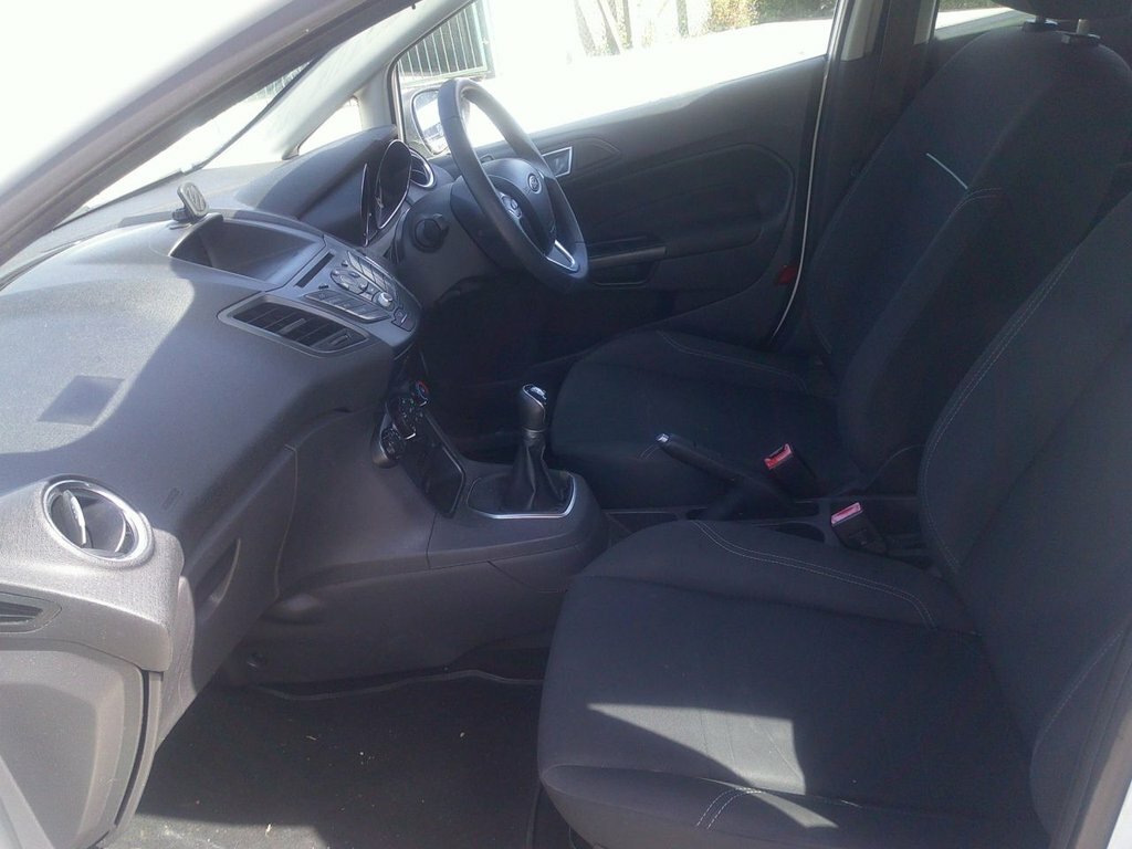 Ford Fiesta Titanium White #11