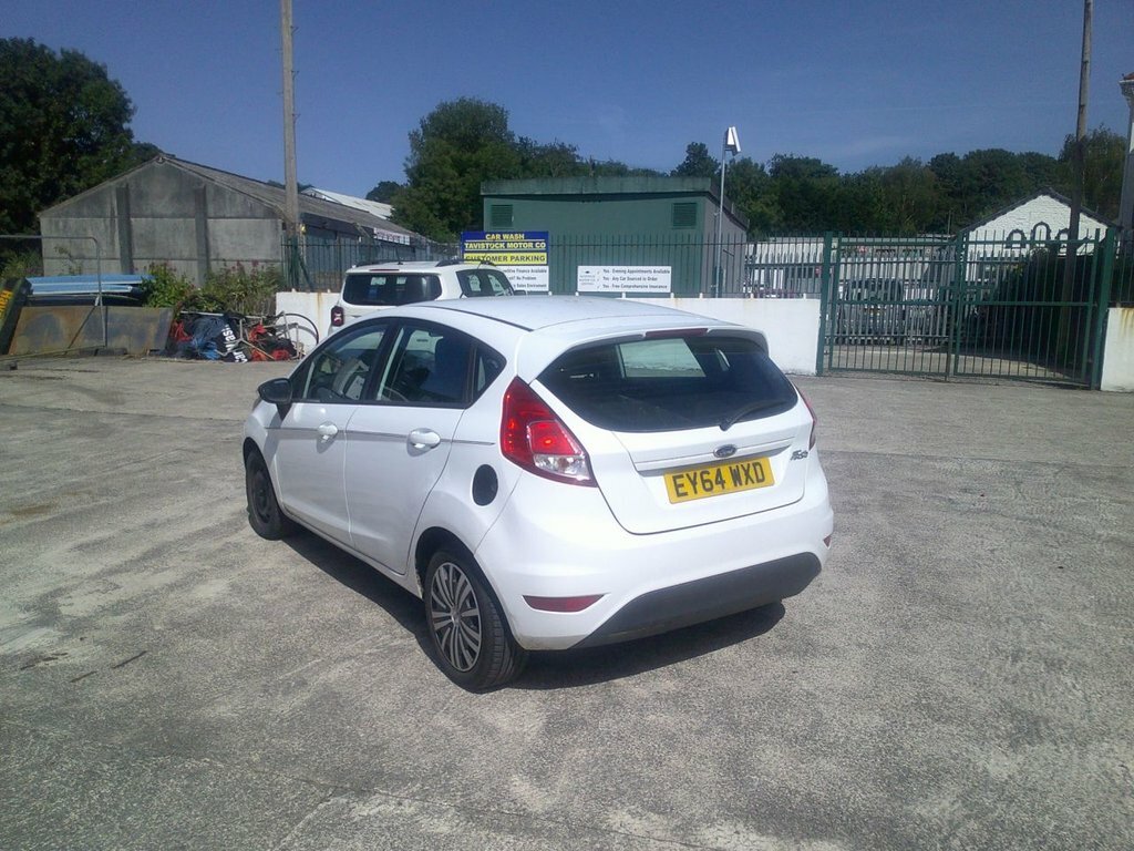 Ford Fiesta Titanium White #18