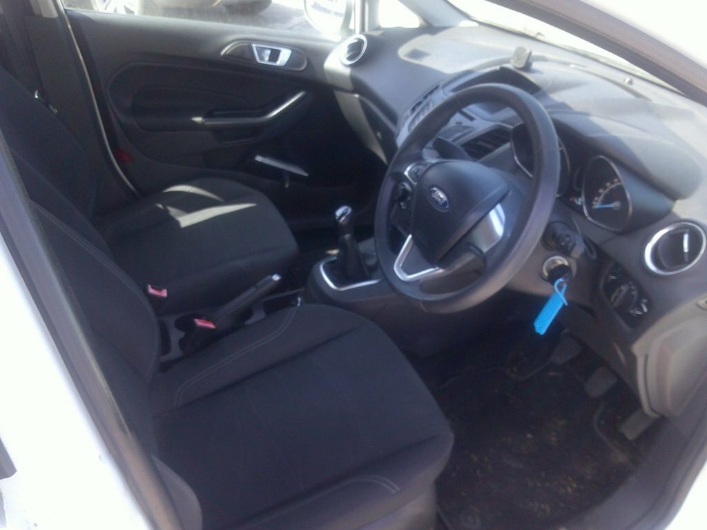 Ford Fiesta Titanium White #5