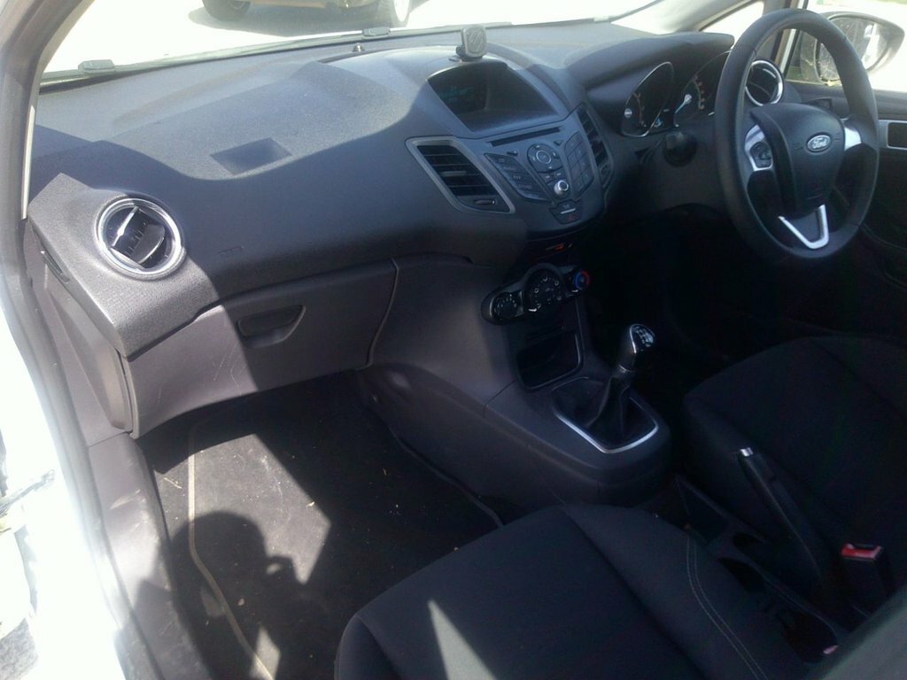 Ford Fiesta Titanium White #10