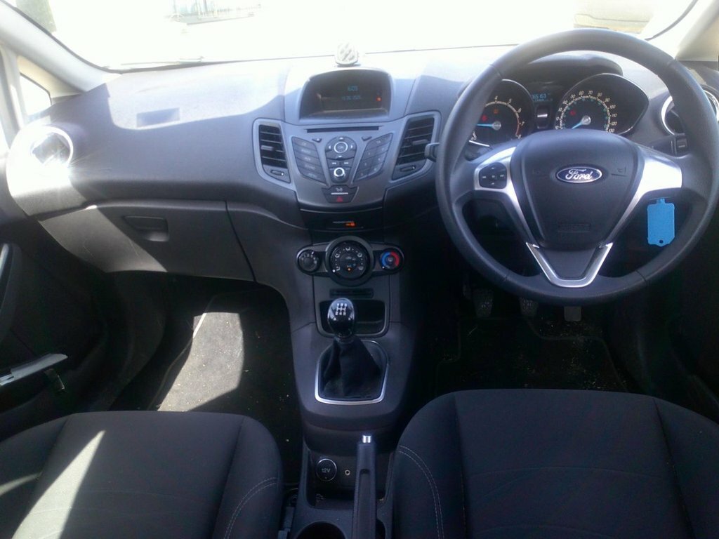Ford Fiesta Titanium White #2
