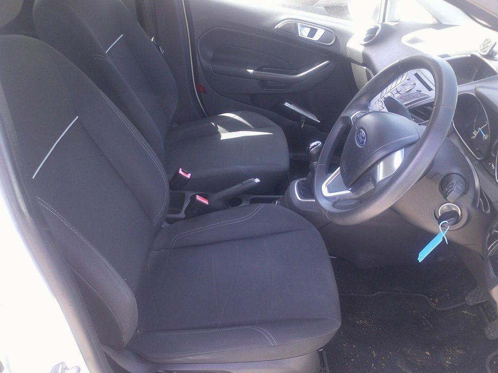 Ford Fiesta Titanium White #8