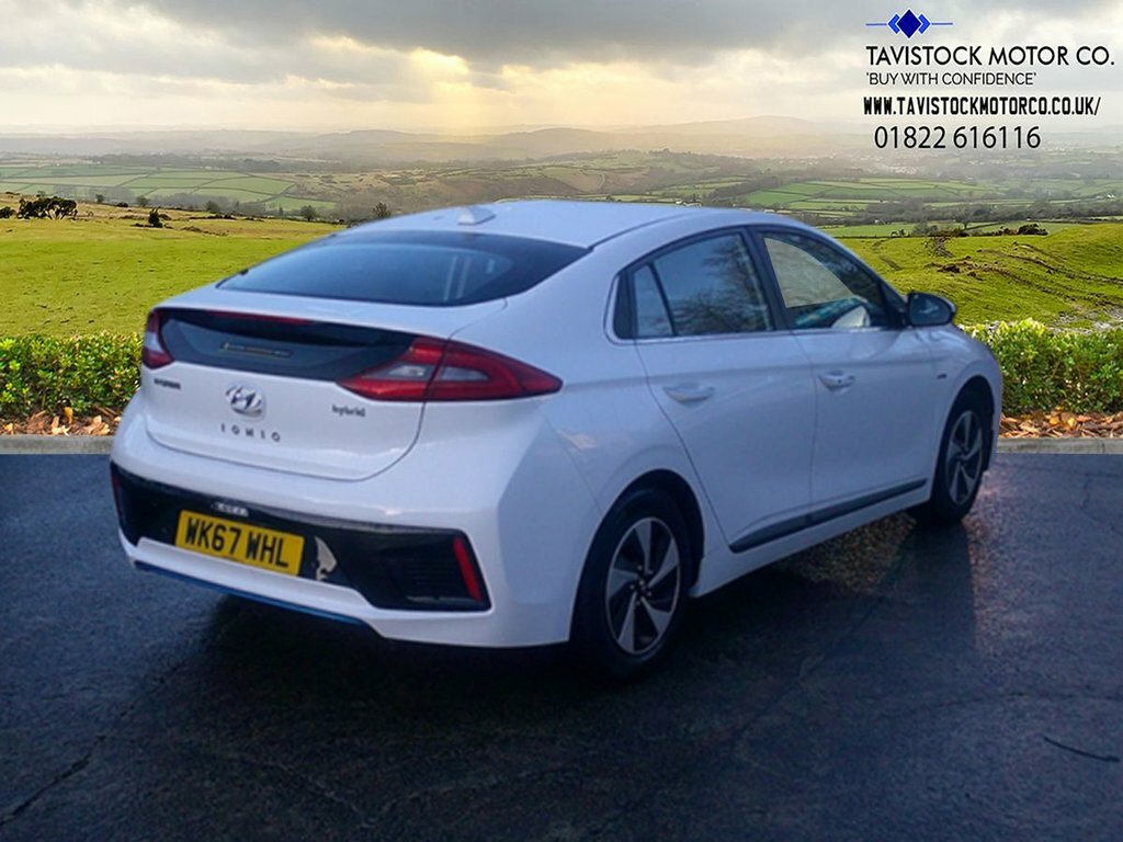 Hyundai Ioniq Premium Black #12