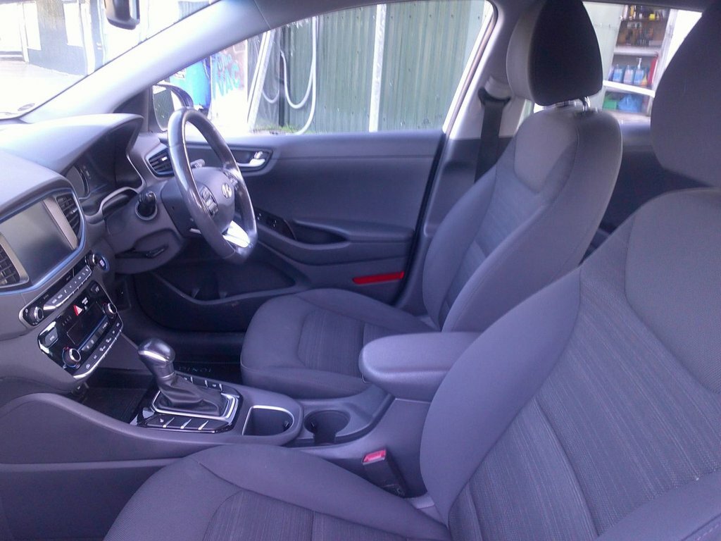 Hyundai Ioniq Premium Black #17