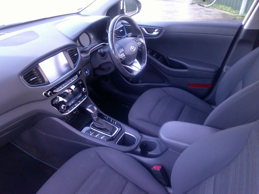 Hyundai Ioniq Premium Black #16