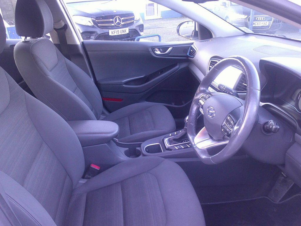 Hyundai Ioniq Premium Black #7