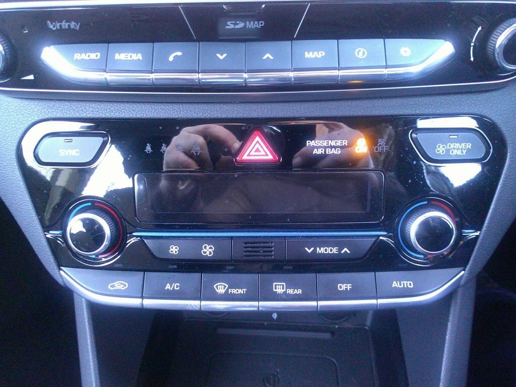 Hyundai Ioniq Premium Black #19