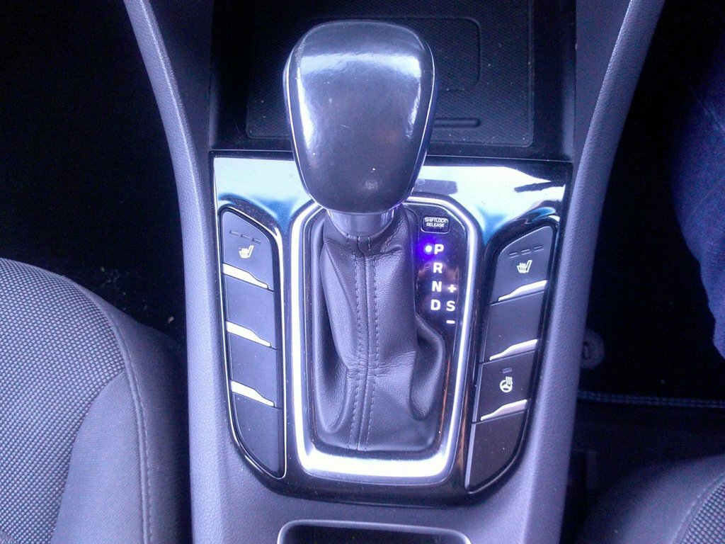 Hyundai Ioniq Premium Black #18