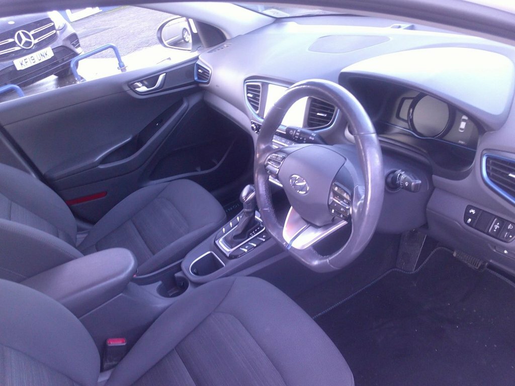 Hyundai Ioniq Premium Black #9