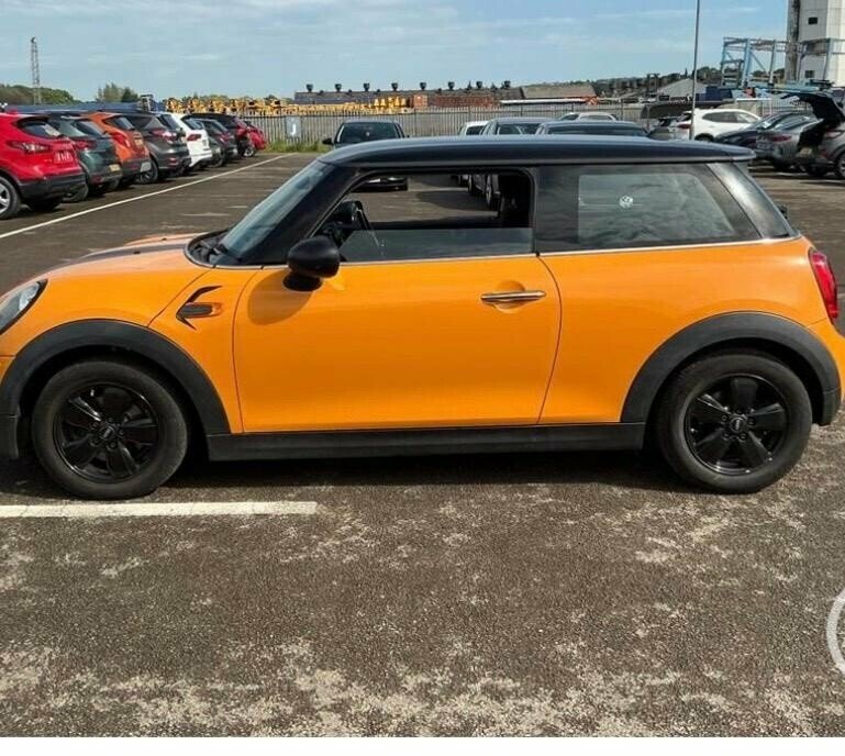 Mini Hatch 1.5L Cooper D Orange
