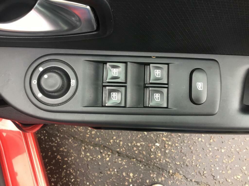 Renault Clio Renault Clio 1.5 Dci 90 Dynamique Nav Red #23