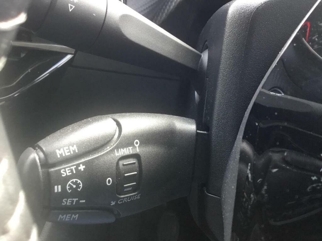 Peugeot 2008 1.2 Puretech Active Premium White #15