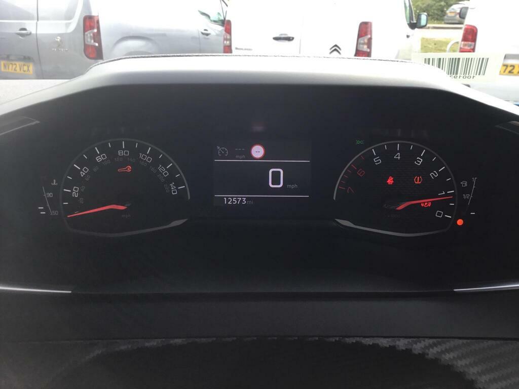 Peugeot 2008 1.2 Puretech Active Premium White #35