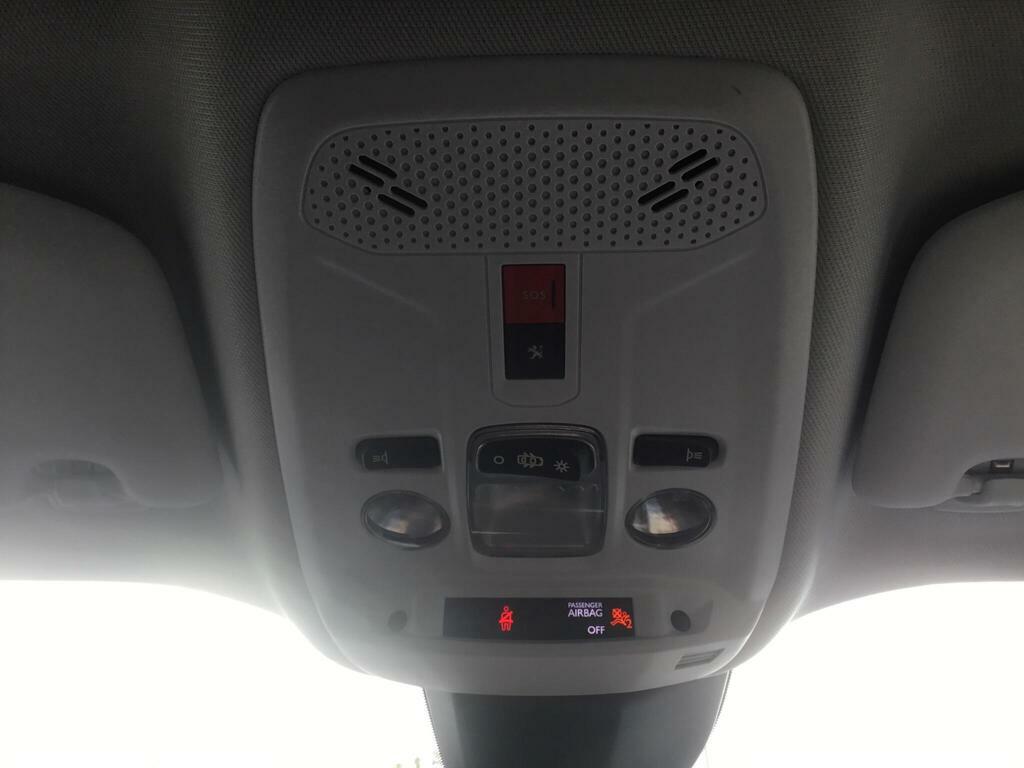 Peugeot 2008 1.2 Puretech Active Premium White #38
