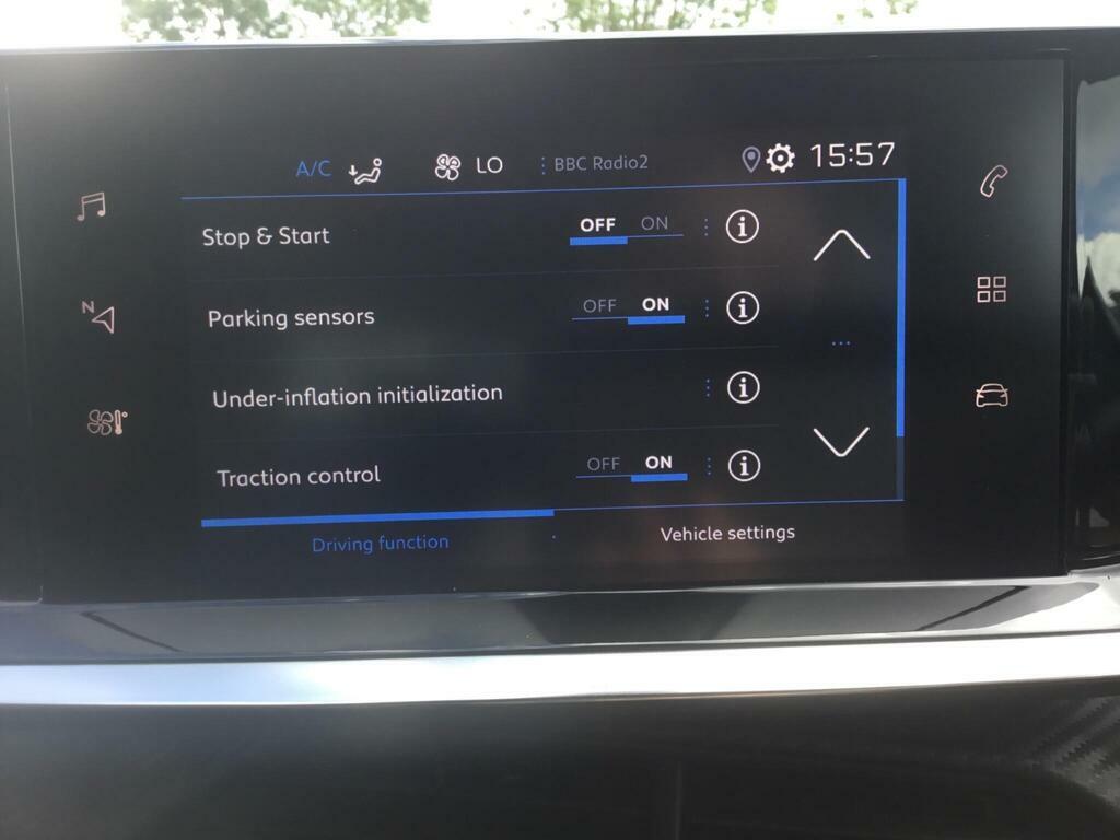 Peugeot 2008 1.2 Puretech Active Premium White #26