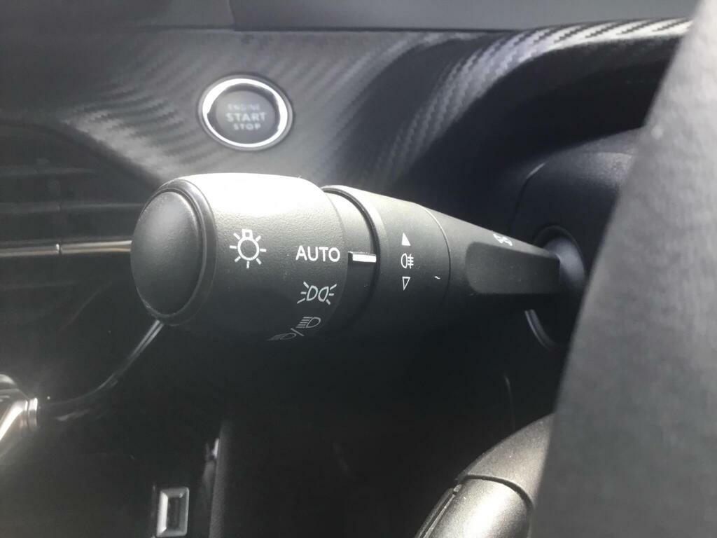 Peugeot 2008 1.2 Puretech Active Premium White #14