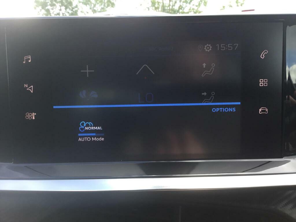 Peugeot 2008 1.2 Puretech Active Premium White #30