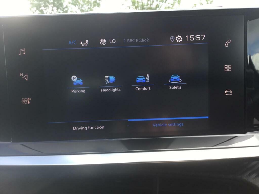 Peugeot 2008 1.2 Puretech Active Premium White #25